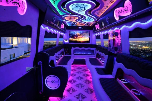 The Ultimate Guide About Party Bus Limos 0929